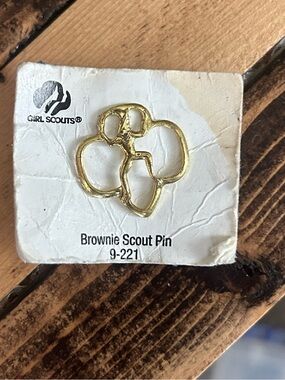 Vintage Girl Scouts Brownie Pin Gold Tone Elf Trefoil Membership Lapel Badge